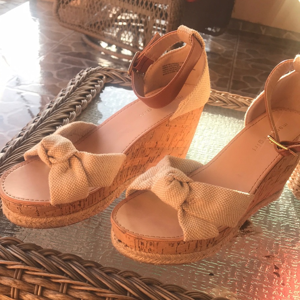 Madden Girl Brown Tan Espadrille Wedge Sandals ( like new) - Picture 2 of 7